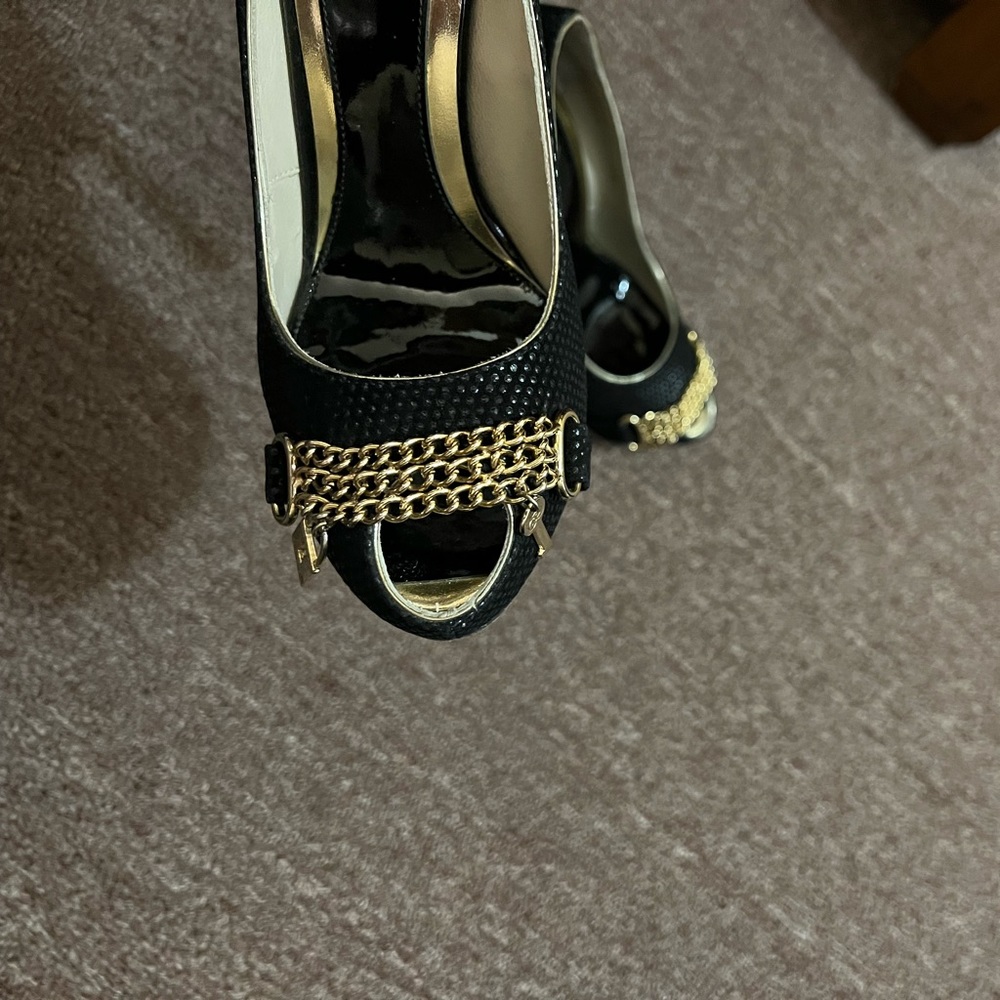 Shoes - Picture 4 of 8